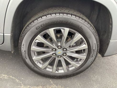 Used 2023 Chevrolet Traverse Premier FWD image 23