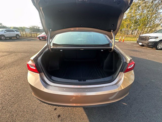 Used 2018 Chevrolet Malibu LT FWD image 16