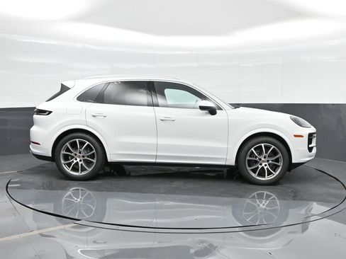 New 2025 Porsche Cayenne image 10