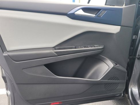 Used 2022 Volkswagen Taos SE image 15