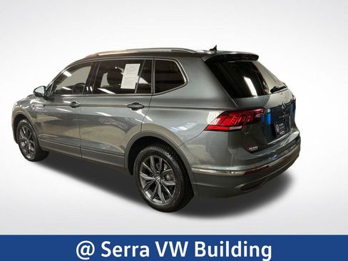 Used 2023 Volkswagen Tiguan SE w/ Panoramic Sunroof Package image 3