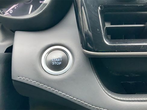 Used 2020 Toyota Highlander XLE image 25