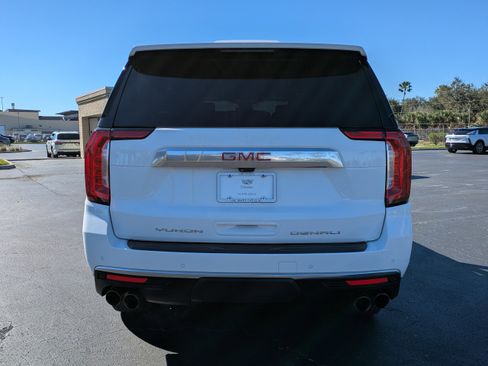 Used 2024 GMC Yukon Denali w/ Advanced Technology Package image 5