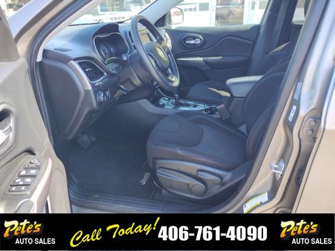 Used 2019 Jeep Cherokee Latitude w/ Popular Appearance Group AWD/4WD image 24
