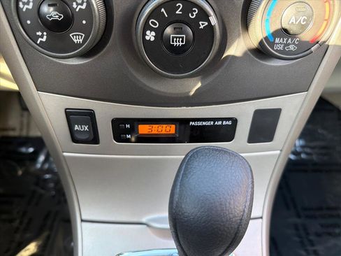 Used 2011 Toyota Corolla LE image 16