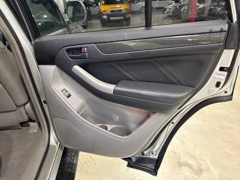 Used 2005 Toyota 4Runner Limited AWD/4WD image 37