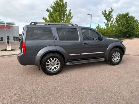 Used 2012 Nissan Pathfinder LE AWD/4WD image 10