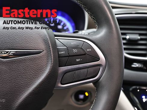 Used 2022 Chrysler Voyager LX FWD image 16