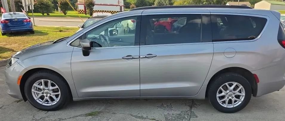 Used 2021 Chrysler Voyager Lxi FWD image 5