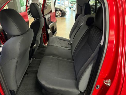 Used 2018 Toyota Tacoma SR5 w/ Exterior Package image 13