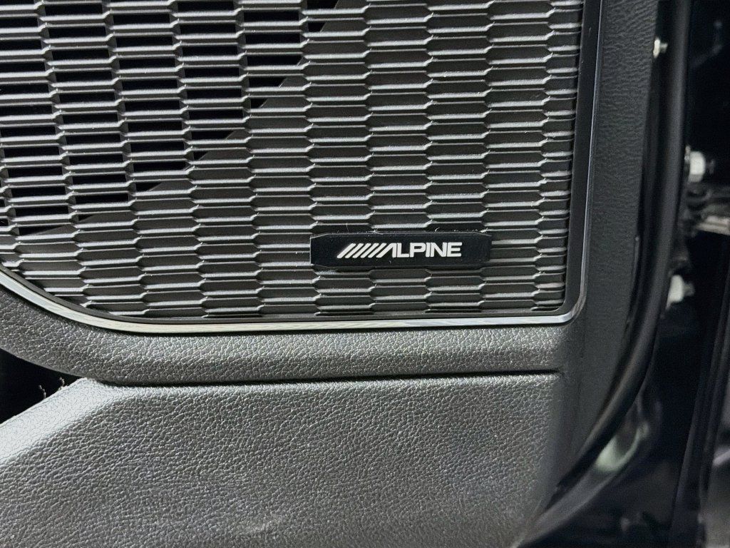 Used 2023 Jeep Grand Cherokee Overland AWD/4WD image 19