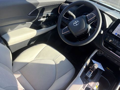 Used 2026 Toyota Grand Highlander AWD Hybrid image 15