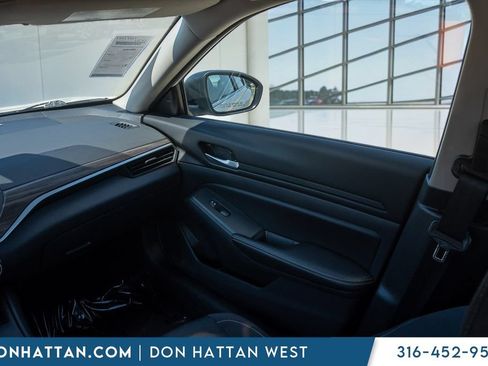 Used 2025 Nissan Altima 2.5 SV FWD image 14