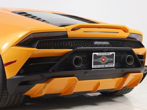 Used 2022 Lamborghini Huracan EVO image 29