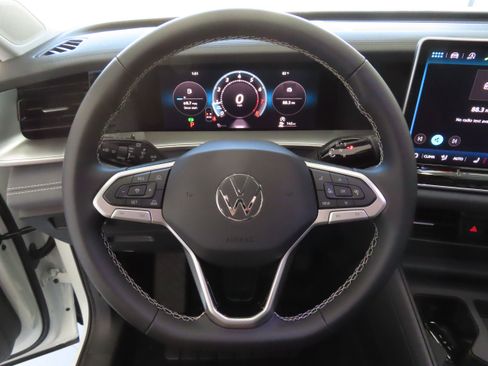 New 2026 Volkswagen Tiguan SE image 15