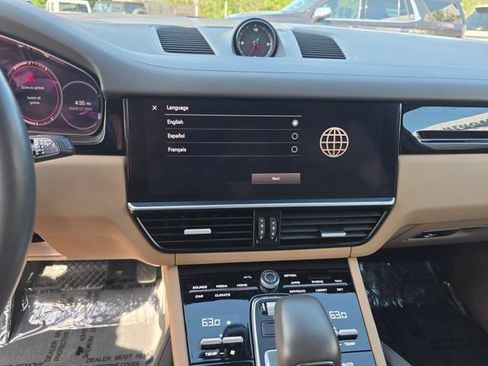 Used 2023 Porsche Cayenne Platinum Edition AWD/4WD image 30