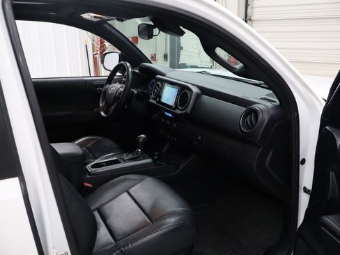 Used 2020 Toyota Tacoma TRD Off-Road w/ TRD Premium Off Road Package image 30