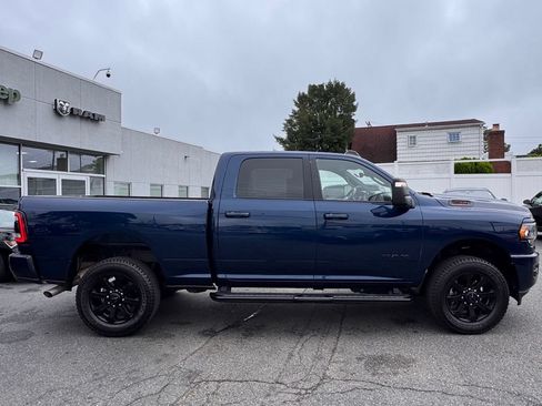 Used 2024 RAM 2500 Big Horn w/ Night Edition AWD/4WD image 9