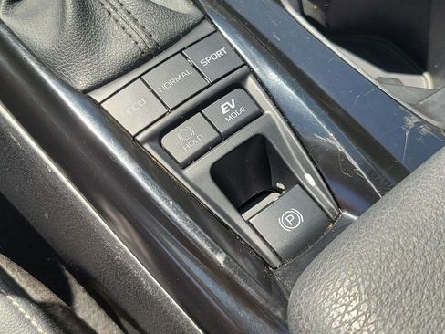 Used 2025 Toyota Camry SE FWD image 29