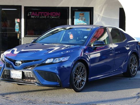 Used 2023 Toyota Camry SE image 1