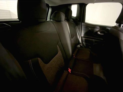 Used 2023 Jeep Renegade Latitude image 23