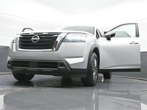 Used 2025 Nissan Pathfinder SV image 51