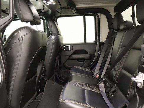 Used 2021 Jeep Gladiator Overland image 17