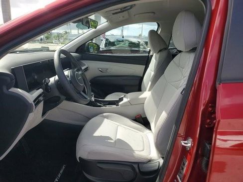 Certified 2025 Hyundai Tucson SE image 17