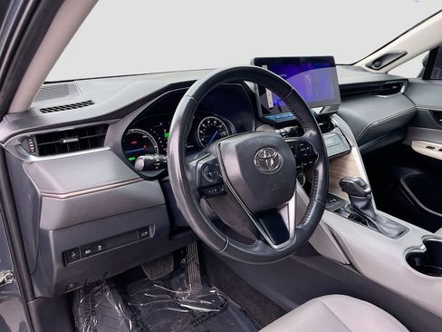 Used 2024 Toyota Venza XLE AWD/4WD image 9