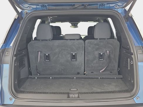 Used 2024 Chevrolet Traverse LT w/ Midnight/Sport Edition FWD image 18