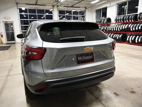 Used 2024 Chevrolet Trax LS w/ LS Convenience Package image 7