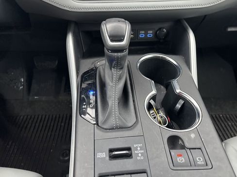 Used 2022 Toyota Highlander XLE image 17