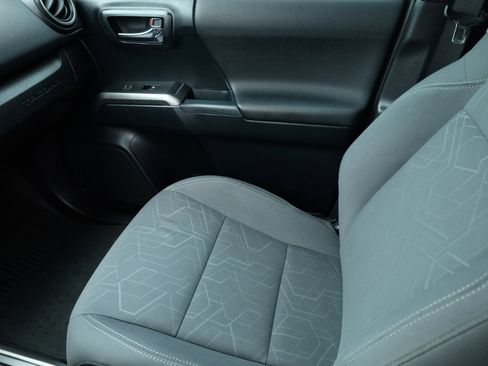 Used 2016 Toyota Tacoma SR5 image 13