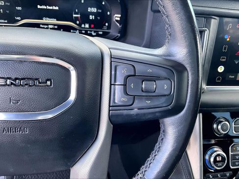 Used 2022 GMC Yukon XL Denali image 24