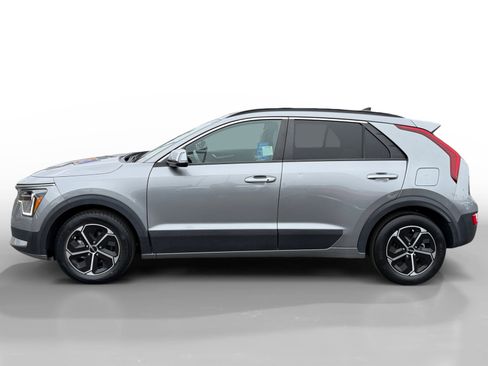 Used 2023 Kia Niro EX image 2