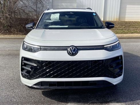New 2026 Volkswagen Tiguan SE R-Line FWD image 2