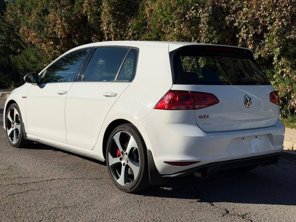 Used 2017 Volkswagen GTI SE FWD image 3