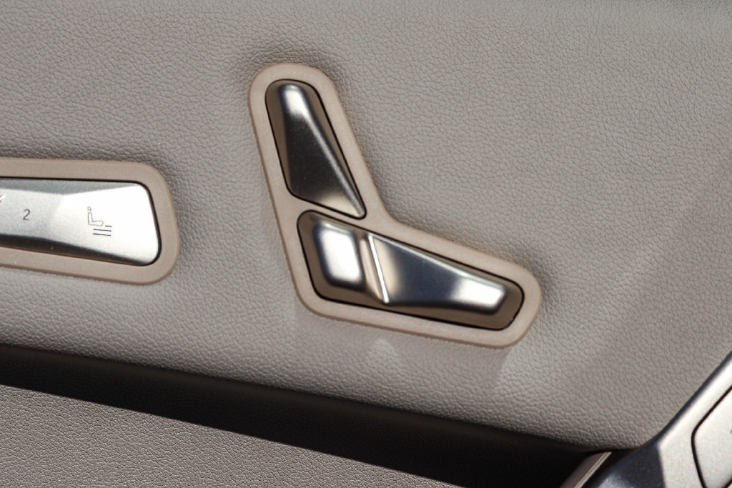 Certified 2024 BMW iX xDrive50 w/ Premium Package AWD/4WD image 20