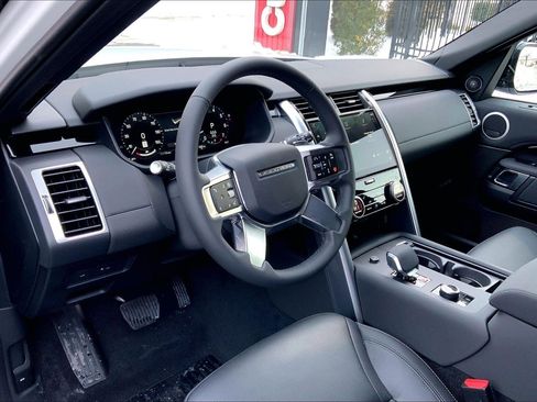 New 2026 Land Rover Discovery S image 8