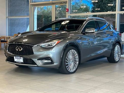 Used 2018 INFINITI QX30 Premium w/ Technology Package image 4