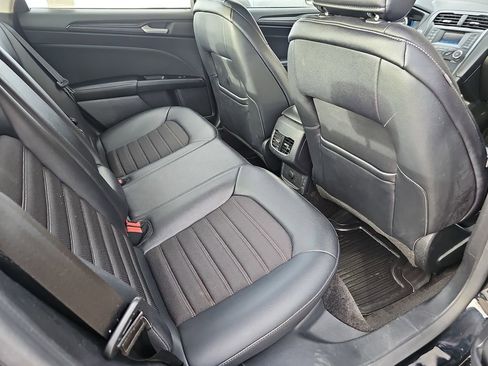 Used 2018 Ford Fusion SE image 13