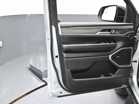 Used 2024 Jeep Wagoneer Series II w/ Flexible Seating Group image 46