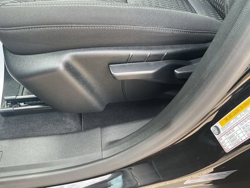 Used 2025 Chevrolet Equinox LT FWD image 11