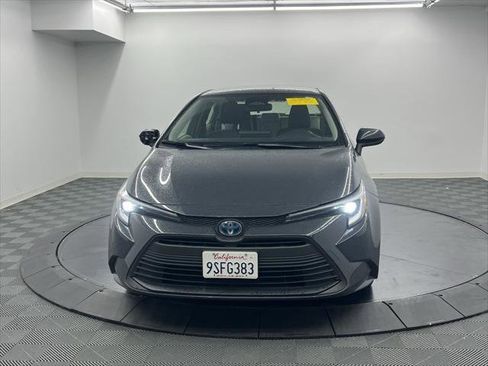 Certified 2025 Toyota Corolla LE image 5