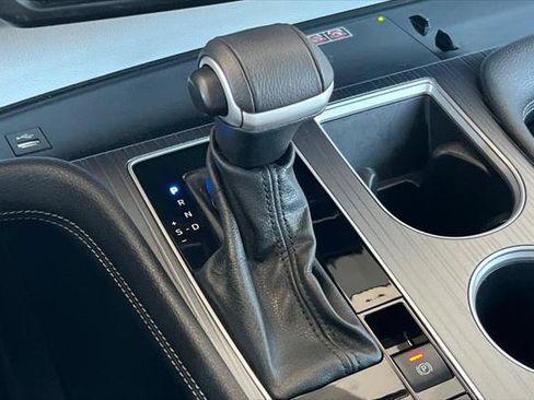 Certified 2025 Toyota Sienna XLE FWD image 24