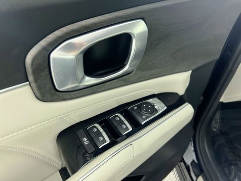 Certified 2025 Kia Sorento SX image 16