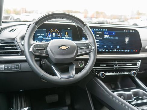 Used 2025 Chevrolet Traverse High Country image 15