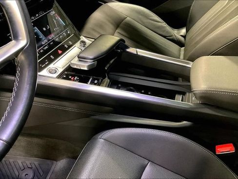 Certified 2023 Audi e-tron Premium Plus w/ Premium Plus Package AWD/4WD image 17