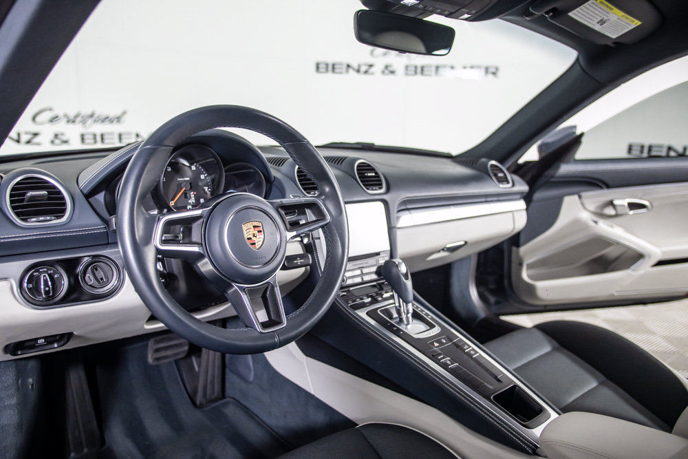 Used 2018 Porsche 718 Cayman RWD image 17