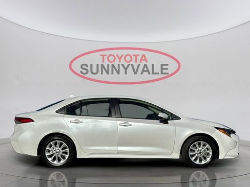 Used 2022 Toyota Corolla LE image 9